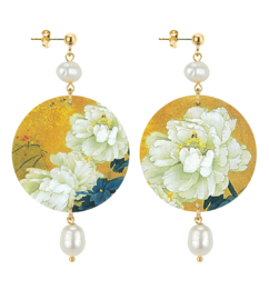 white-flower-background-gold-stone-pearl